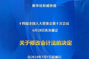 太宠粉？哈登抓住机会就签名 点名穿篮网球衣的球迷送上签名鞋